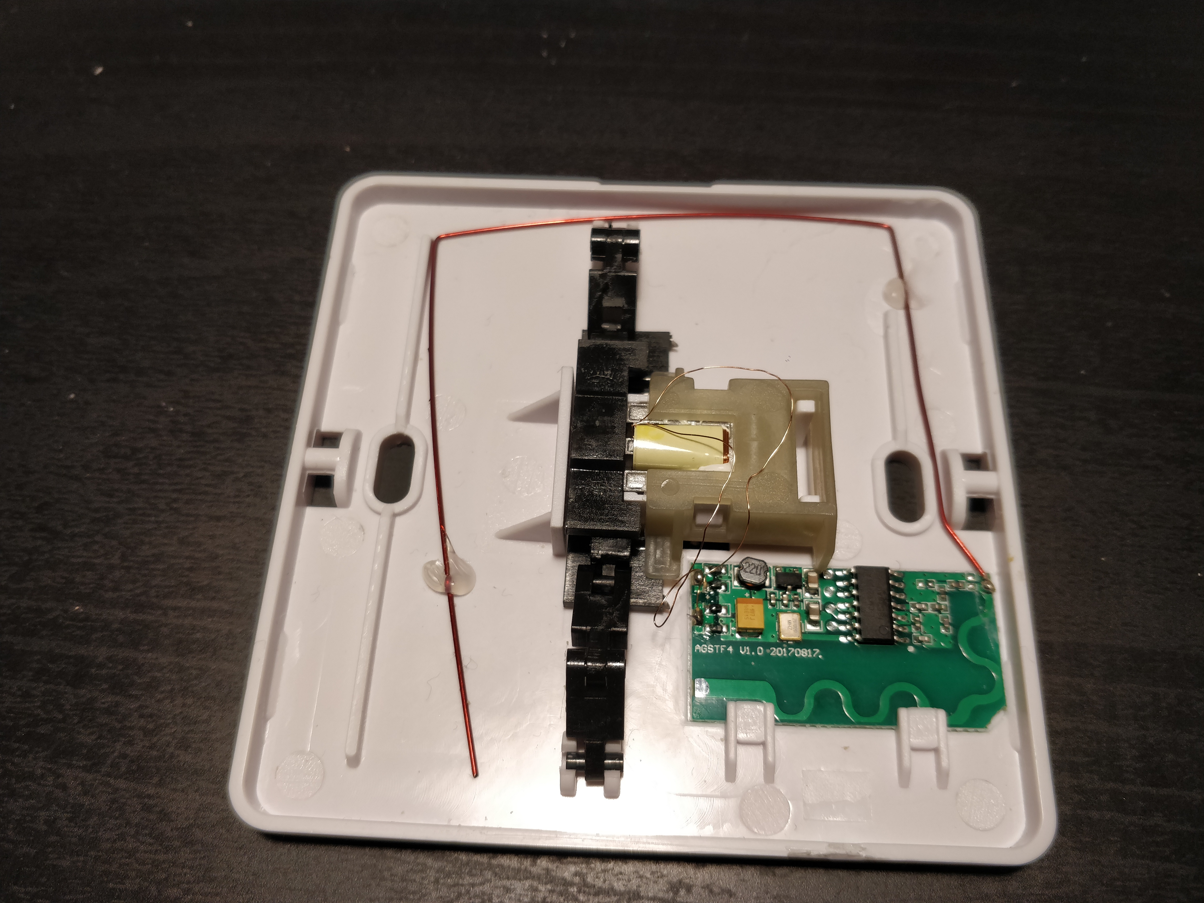 Kinetic light switch internals